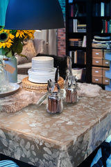 Sally, klar plast gjennomsiktig voksduk med hvit strekblomst