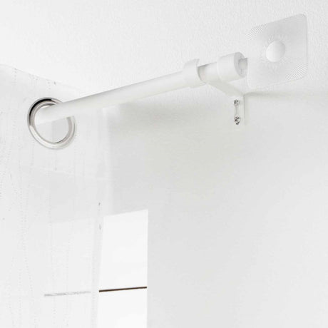 Sarita Hvit – Justerbar gardinstang 120–210 cm, oppheng