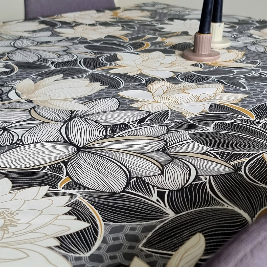 Lotus Sort - Akrylduk med flotte blader - 135 cm bred