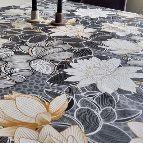 Lotus Sort - Akrylduk med flotte blader - 135 cm bred