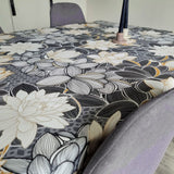 Lotus Sort - Akrylduk med flotte blader - 135 cm bred