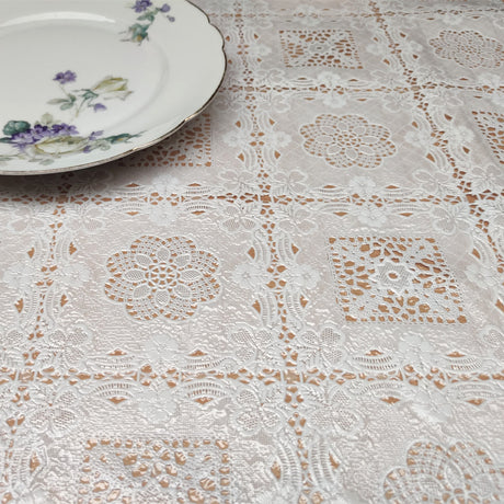 Shiny White Lace – Blondeduk med skinnende overflate