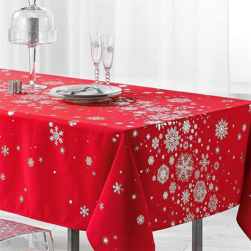 Constellation Snehimmel rød – juleduk med flekkavvisende behandling, 150 x 240 cm
