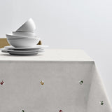 Södahl juleduk med flettede julehjerter på bord med elegant oppdekking 140 × 220