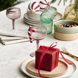 Södahl Star Damask Beige duk nærbilde med borddekking, ideell til jul 140 × 220