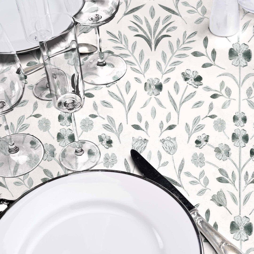 Borddekking med Sølvflor voksduk og sølvblomster