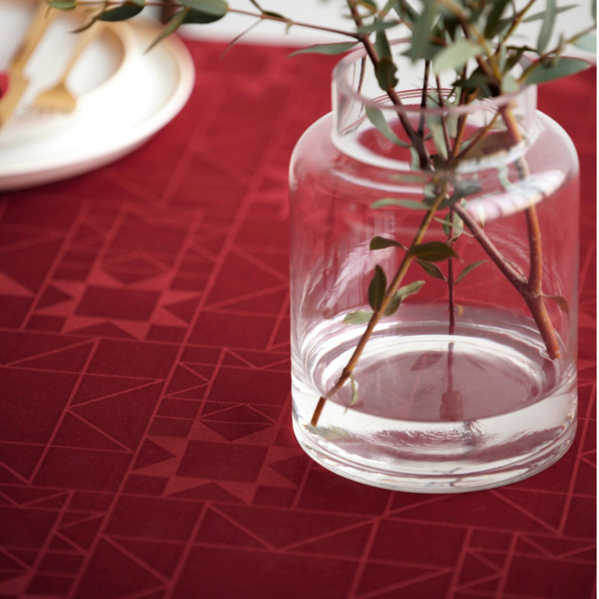 Södahl Star Damask Red – Klassisk juleduk – damaskvevd akrylduk med antiskli