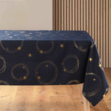 Star 150 x 240 cm, blå juleduk med gullprint på bord
