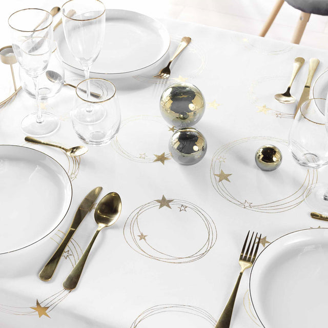 Borddekking med Star hvit juleduk med gullprint, til julemiddag