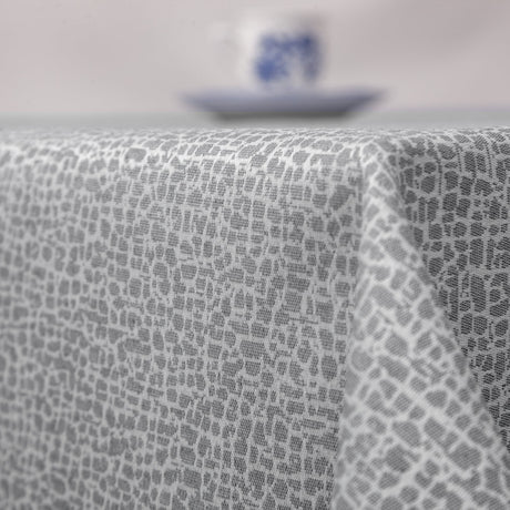 Jacquard Stone Grey – Elegant akrylduk med jacquardvevd mønster
