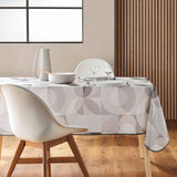 Rektangulær Tessouro Natural duk dekket på spisebord med moderne tilbehør