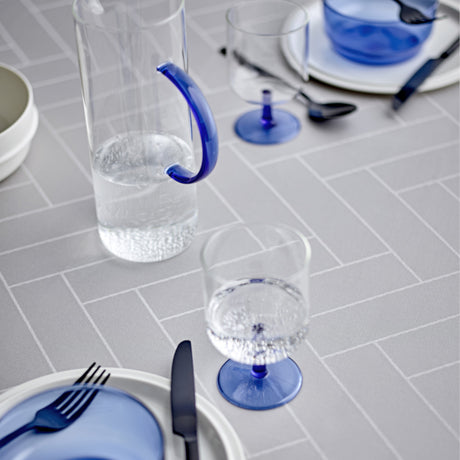 Tiles Light Grey – Södahl damaskvevd akrylduk i 100 % bomull med antiskli, nærbilde