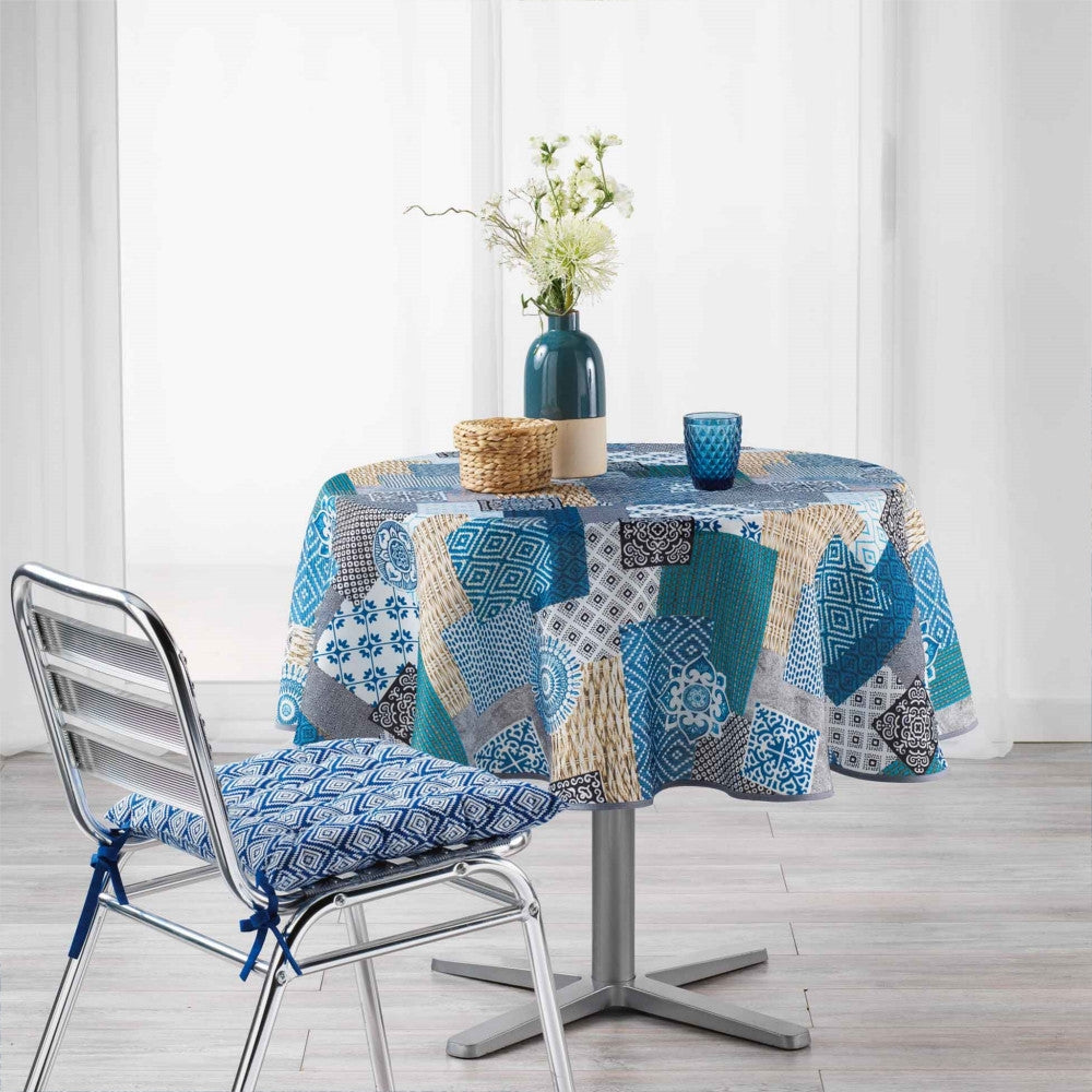 Trikala Blue Ø 180 cm, rund bordduk med flekkavvisende behandling