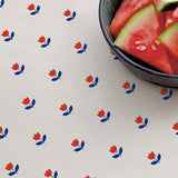 Nærbilde – Tulip Royal Blue – Södahl akrylduk med tulipanmotiv i rødt og blått