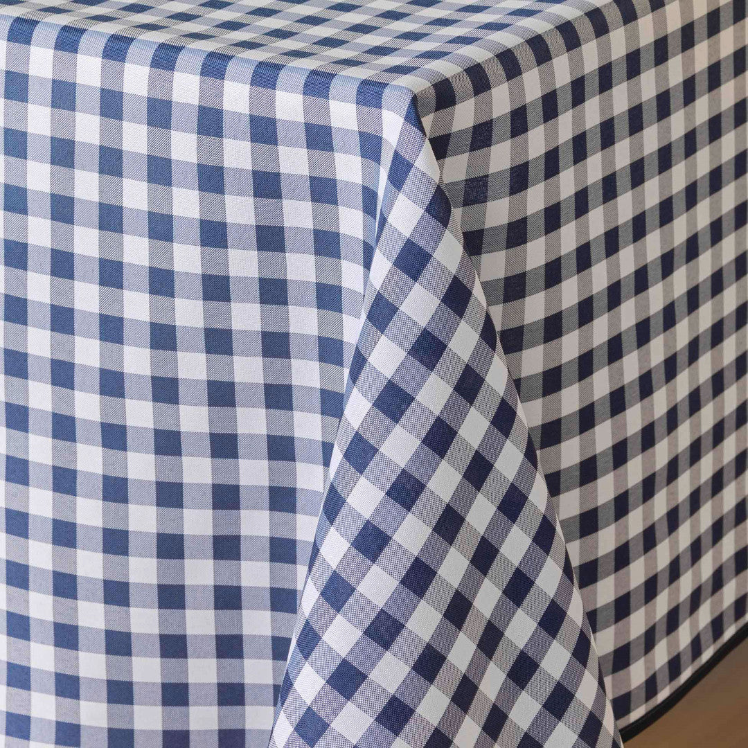Vichy Blå 150 x 240 cm, rektangulær bordduk med flekkavvisende behandling og ruter, nærbilde