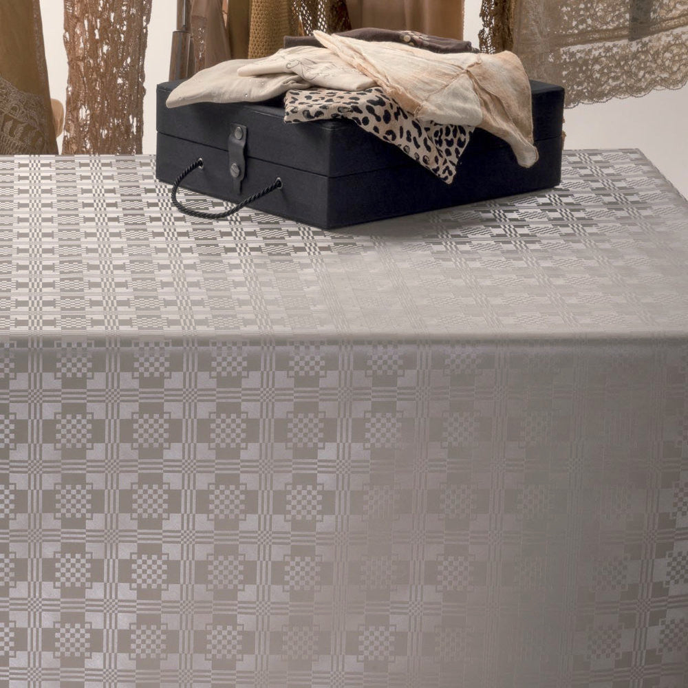 Damask Carre Classic Taupe – damaskpreget voksduk