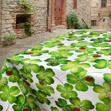 Voksduk med marihøner og firkløvere