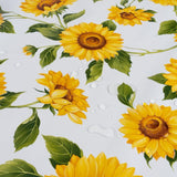 Solsikker – voksduk i gule og oransje farger på hvit bunn, 140 cm