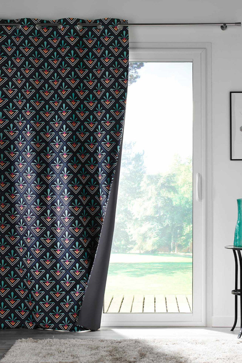 Yuko Blå – 100 % mørkleggingsgardin 135 x 260 cm miljøbilde